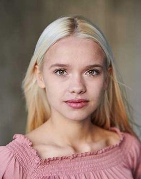 Katharina Hirschberg as Vivienne