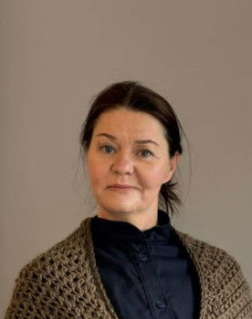 Tammy Heath as Mrs. Hawthorne