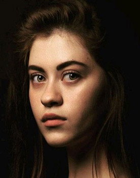 Asena Hotamış as Fidan