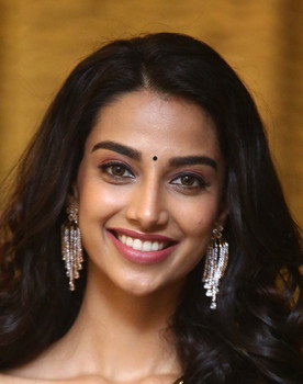Meenakshi Chaudhary as Srinidhi Sunil