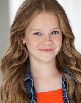 Pippa Blaylock as Peggie