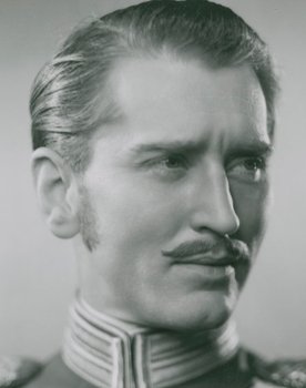Lauritz Falk as Bomann, operette- og grammofonsjarmør