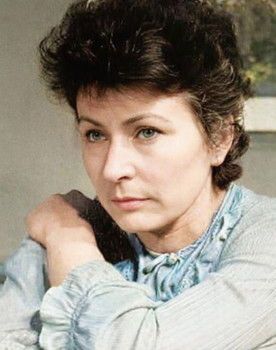 Pavlina Mani as Mësuese muzike