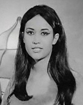 Amira Zaitoun as Farid's fiancée