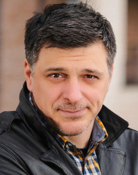 Roland Okropiridze as Dato