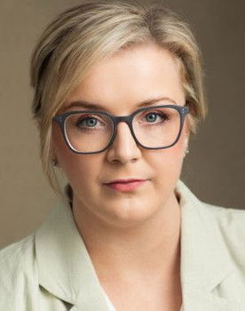 Alice McKillop as Officer Thompson