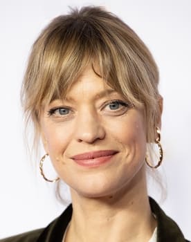 Heike Makatsch as Tante Polly