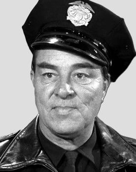 Richard Reeves as Mac