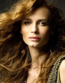 Saffron Burrows Photo