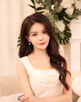 Zhou Wei Wei as Concubine Zhang