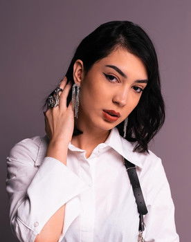 Rafaela Andrade as Isabel