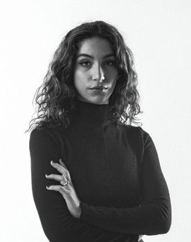 Mila Cadonik as Chica Váter