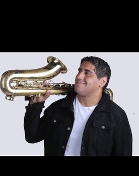 Josué Lopez Zé Ferreira as 