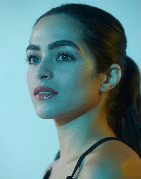 Fabiola Andújar as Adult Elena