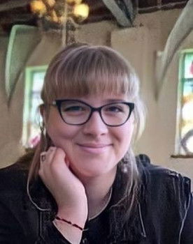 Caitlin Adamcik as Julia Lucetti