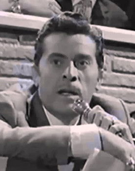 Vicente Bañó as Italian Businessman