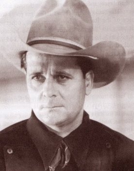 Edmund Cobb as Henderson