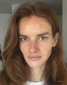 Dorota Kulová as Self - Model