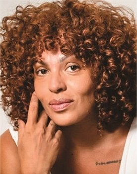 Janamô as Elza