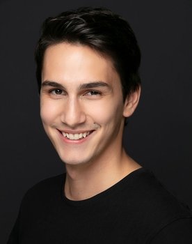 Sina Özer as Kıvanç