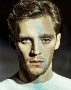 Jonas Nay Photo
