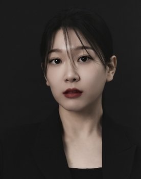 Jang Yoon-jeong as Ji Yong-seon
