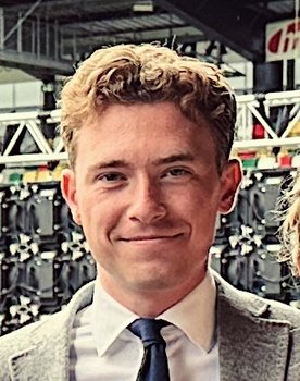 Frederik Johnsson as Frank