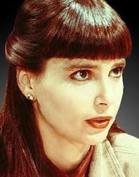 Lídia Brondi as 