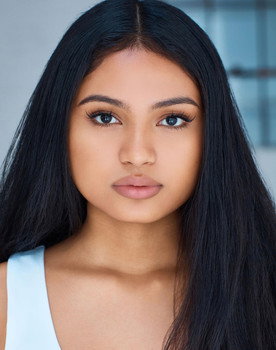 Eliana Su'a as Frankie Ripp