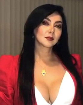 Alejandra Herrera as Mesera En La Fonda