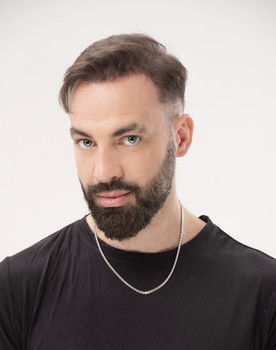 Diego Fernán as Gustavo