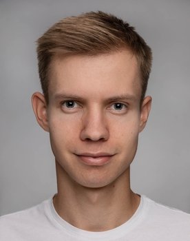 Julian Heuschneider as Young Man