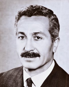 Haydar Karaer as 