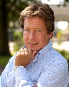 Hans Kazàn as Goochelaar / medewerker telefoonpanel