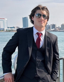 Reilly O'Donohue as Dean Helm