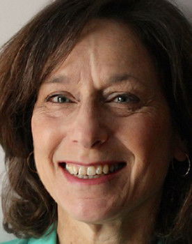 Miriam Millikin as Flight Attendant