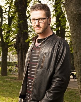 Ralph Schaefer as Nikolaus