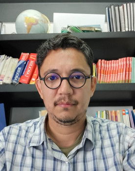 Luis Augusto Durango as Narrator