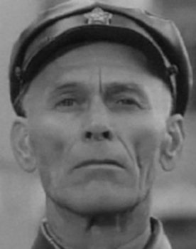 Nikolay Voronin as Sosnovsky's Father