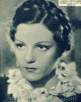 Irén Ágay as Tóth Manci