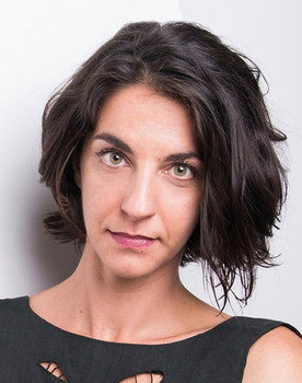 Effimia Kalogianni as Κοραλία Γιαννέλου