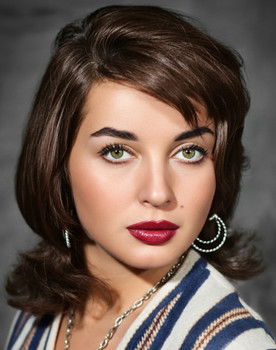 Leyla Sayar as Tülin