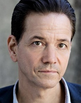 Frank Whaley as Wade Chandling