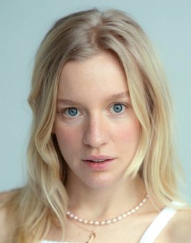 Elena Tronina as Sasha Zorina