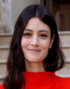 Lucie Boujenah as Jeanne