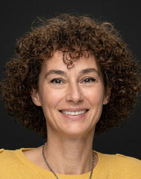 Müdrike Coşansu as 