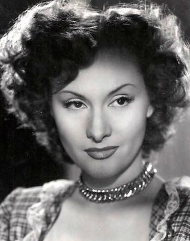 Nani Fernández as Amparo