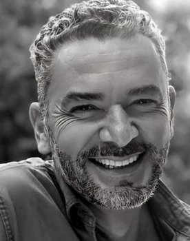 Sebastián Boscán as 'Espinaco'/John Jairo Velasquez 'Popeye'