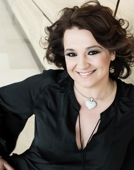 Erika Náray as Dada