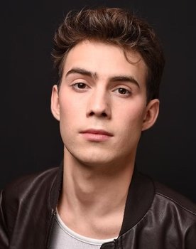 Nicholas Ismailoff as Horton